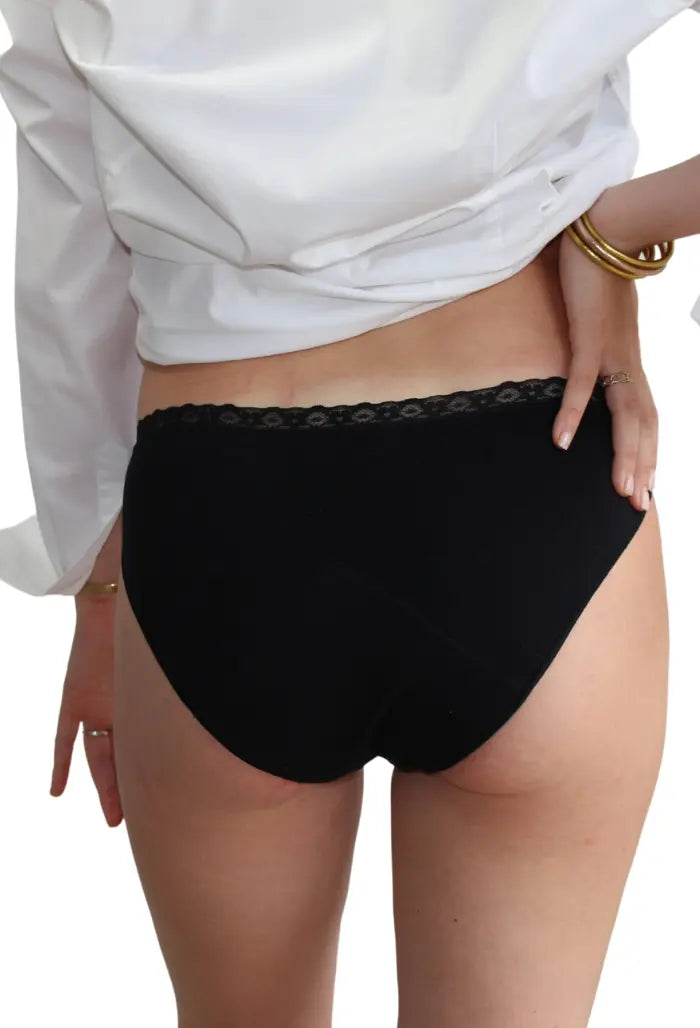 Set 100% feminin | 3 chiloți + 1 gentuță impermeabilă Libréa