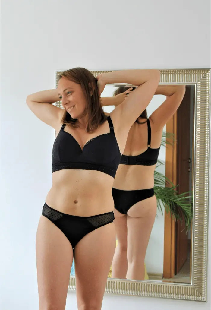 Set 100% feminin | 3 chiloți + 1 gentuță impermeabilă Libréa