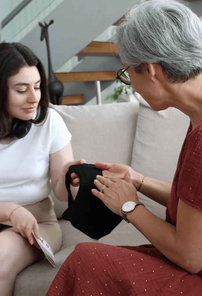 Pubertatea și prima menstruație | broșură educativă Libréa; Iele Sanziene