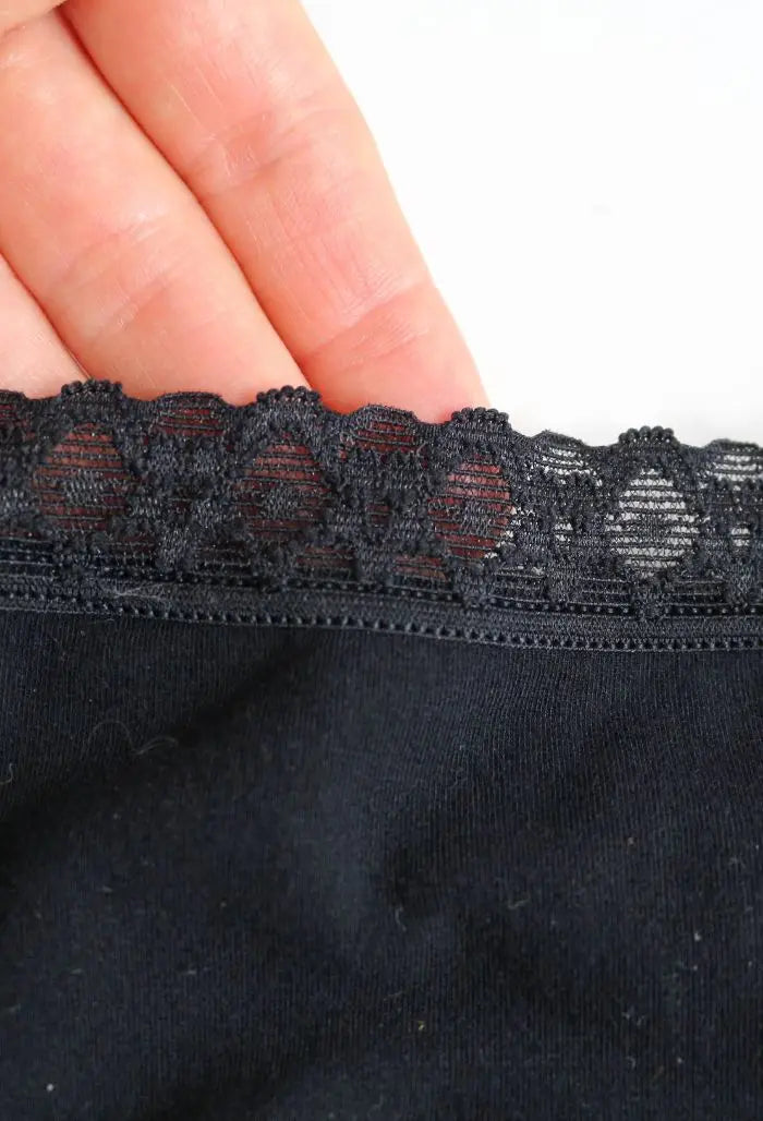 Set o pereche de chiloț menstruali dantelă + un absorbant reutilizabil Libréa