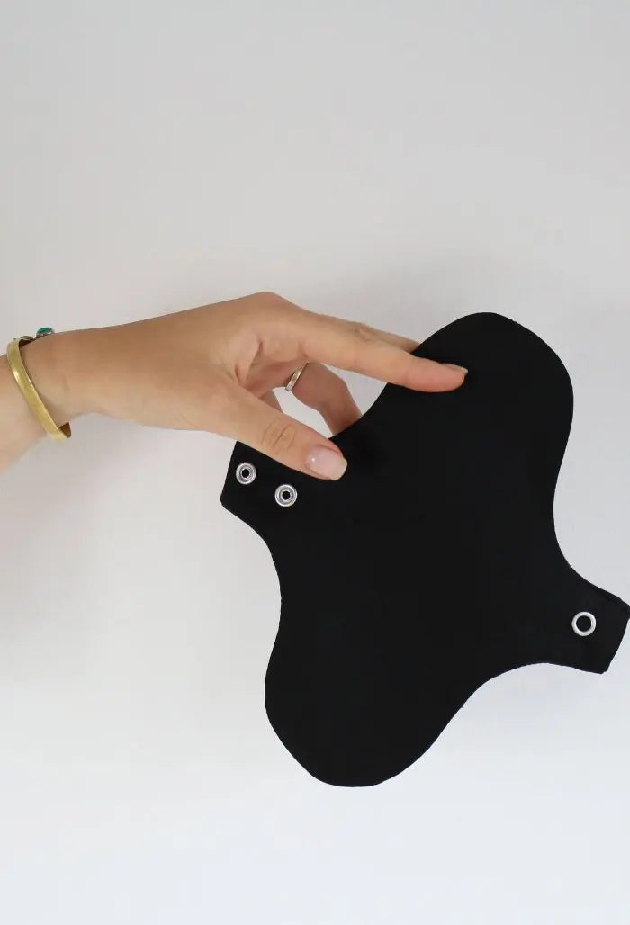 Set o pereche de chiloț menstruali dantelă + un absorbant reutilizabil Libréa